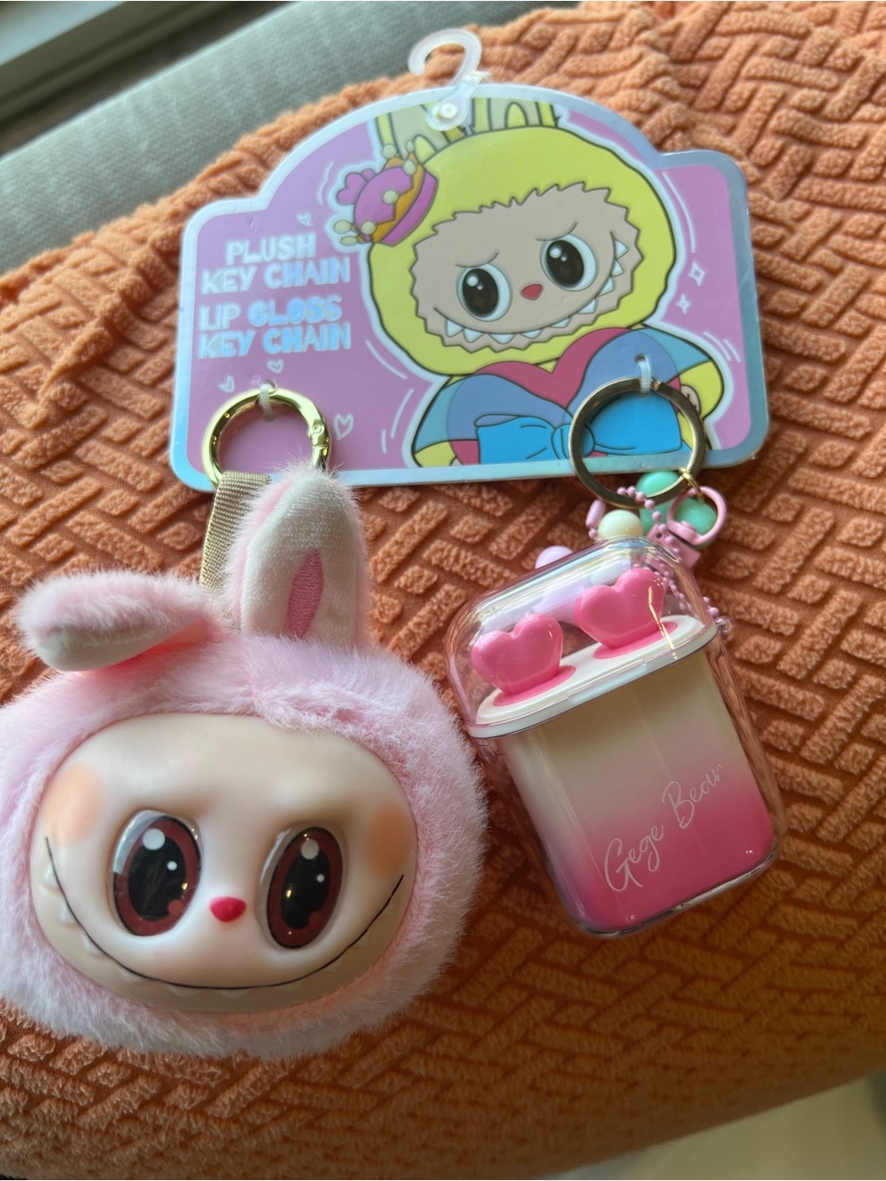Gege Bear Pink Gradient Lip Gloss & Wakuku Plush Keychain - Picture 2 of 4